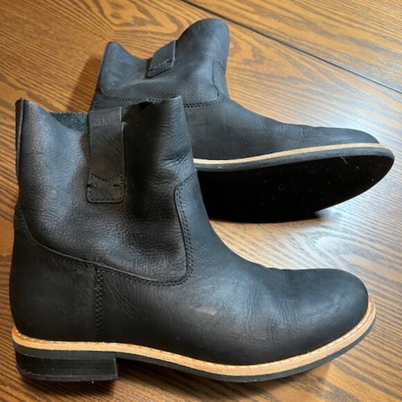 Roots Black Tribe short boots NWOT - Picture 3 of 7